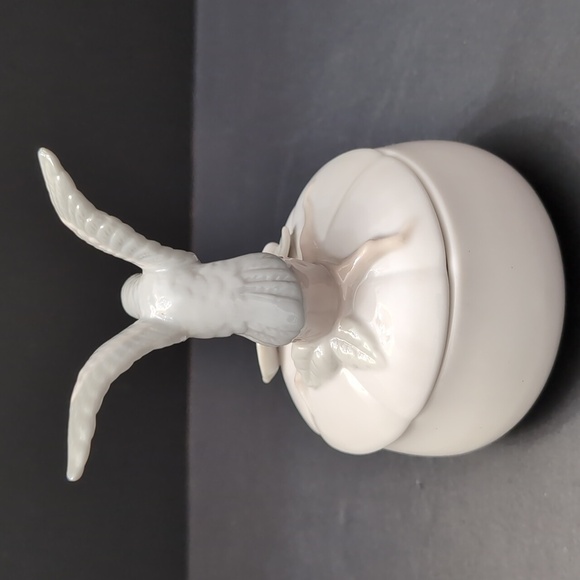 Vintage Arnart Porcelain Lidded Hummingbird Trinket Box. - Picture 4 of 10